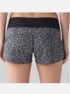 Lululemon Speed Shorts,Daisy Dust,6,Medium Rise,four-way stretch